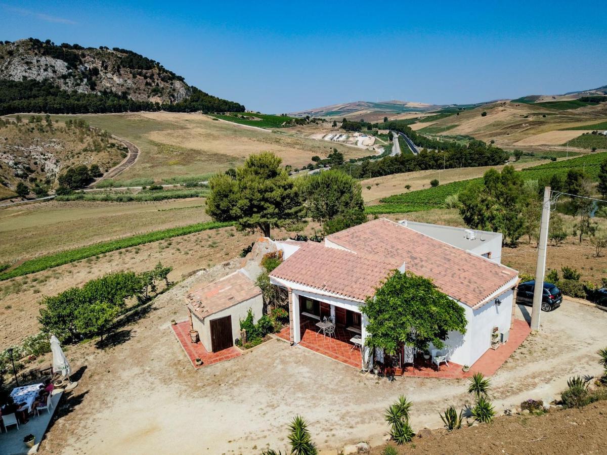 Helimos Bed&Breakfast Segesta Temple-Castellammare กาลาตาฟีมี ภายนอก รูปภาพ